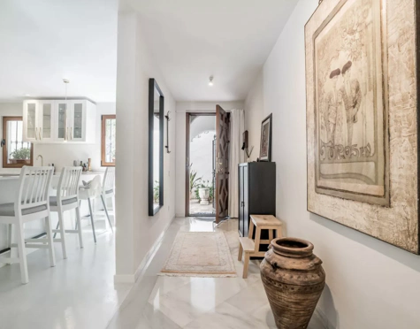 Apartamento en venta en Las Colinas de Marbella, Benahavis