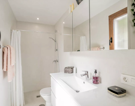 Apartamento en venta en Las Colinas de Marbella, Benahavis