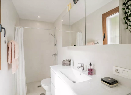APARTAMENTO DE ESTILO ESPAÑOL CON IMPRESIONANTES VISTAS EN VENTA EN BENAHAVÍS