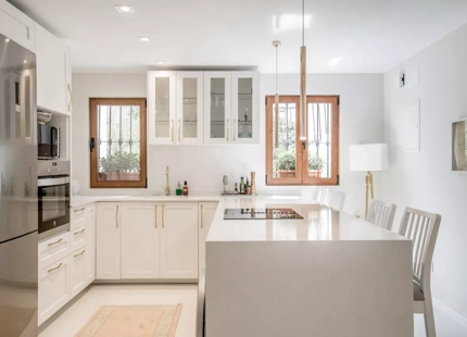 APARTAMENTO DE ESTILO ESPAÑOL CON IMPRESIONANTES VISTAS EN VENTA EN BENAHAVÍS