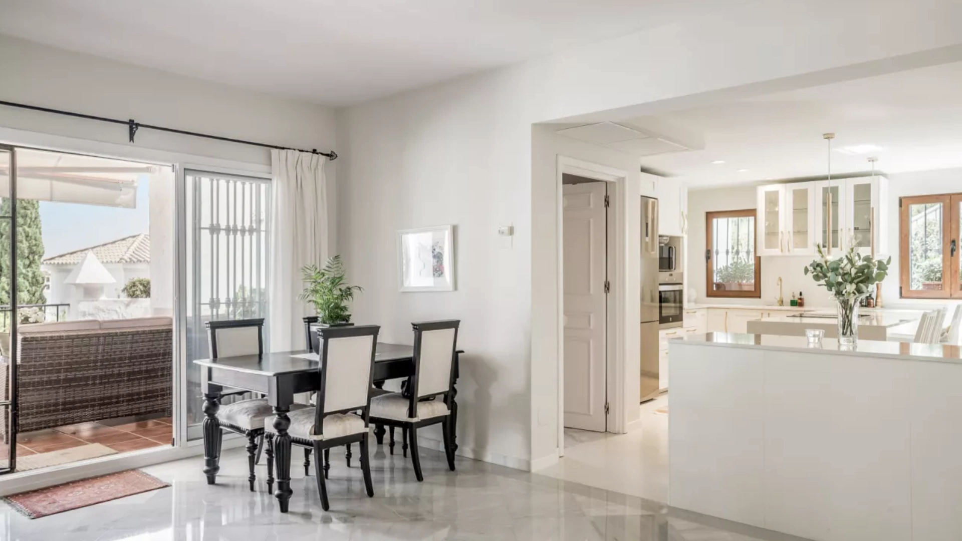 Apartamento en venta en Las Colinas de Marbella, Benahavis
