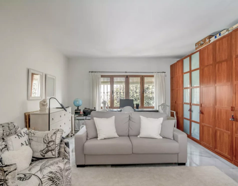 Apartamento en venta en Las Colinas de Marbella, Benahavis