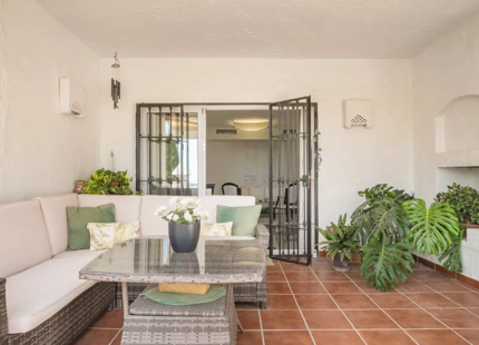 APARTAMENTO DE ESTILO ESPAÑOL CON IMPRESIONANTES VISTAS EN VENTA EN BENAHAVÍS