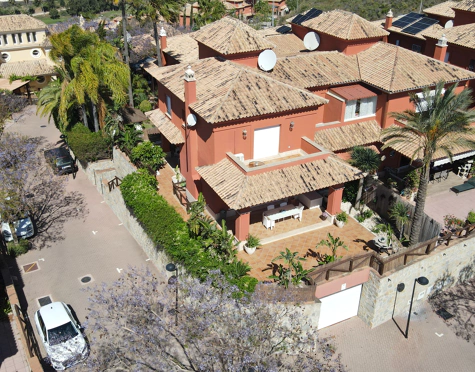 Villa for sale in Santa Clara, Marbella Este