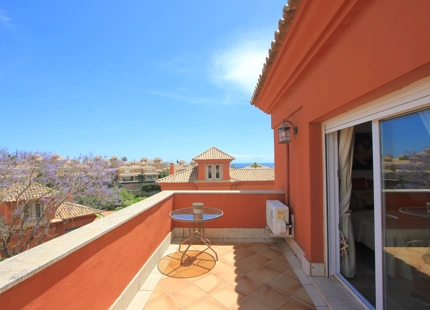 VILLA ADOSADA EN EL CAMPO DE GOLF SANTA CLARA, MARBELLA