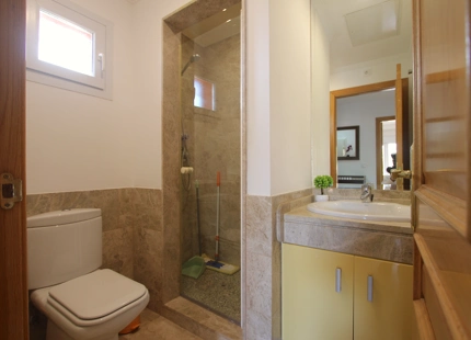 VILLA ADOSADA EN EL CAMPO DE GOLF SANTA CLARA, MARBELLA