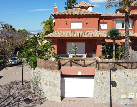 Villa for sale in Santa Clara, Marbella Este