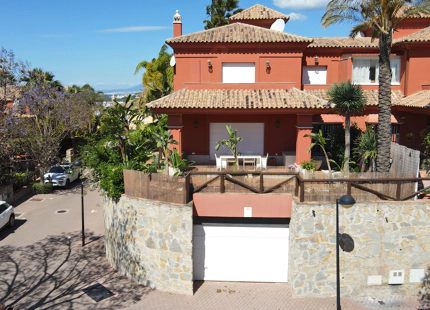 VILLA ADOSADA EN EL CAMPO DE GOLF SANTA CLARA, MARBELLA