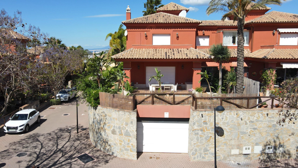 Villa en venta en Santa Clara, Marbella Este