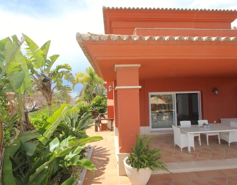 Villa for sale in Santa Clara, Marbella Este