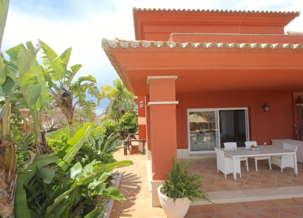 VILLA ADOSADA EN EL CAMPO DE GOLF SANTA CLARA, MARBELLA