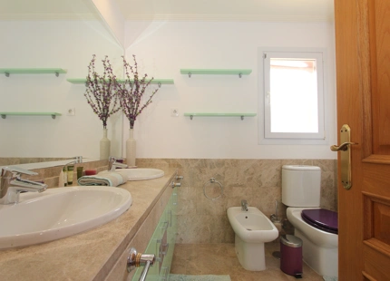 VILLA ADOSADA EN EL CAMPO DE GOLF SANTA CLARA, MARBELLA