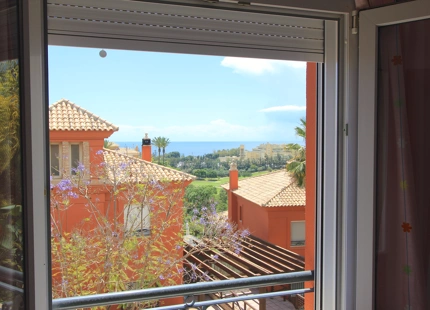 VILLA ADOSADA EN EL CAMPO DE GOLF SANTA CLARA, MARBELLA