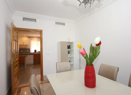 VILLA ADOSADA EN EL CAMPO DE GOLF SANTA CLARA, MARBELLA
