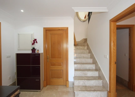 VILLA ADOSADA EN EL CAMPO DE GOLF SANTA CLARA, MARBELLA