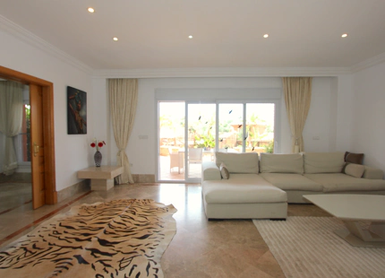 VILLA ADOSADA EN EL CAMPO DE GOLF SANTA CLARA, MARBELLA