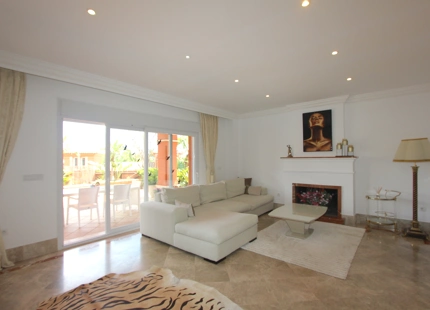 VILLA ADOSADA EN EL CAMPO DE GOLF SANTA CLARA, MARBELLA