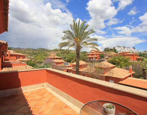Villa for sale in Santa Clara, Marbella Este