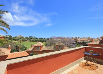 VILLA ADOSADA EN EL CAMPO DE GOLF SANTA CLARA, MARBELLA