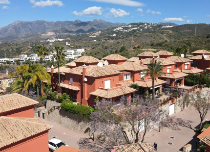 VILLA ADOSADA EN EL CAMPO DE GOLF SANTA CLARA, MARBELLA