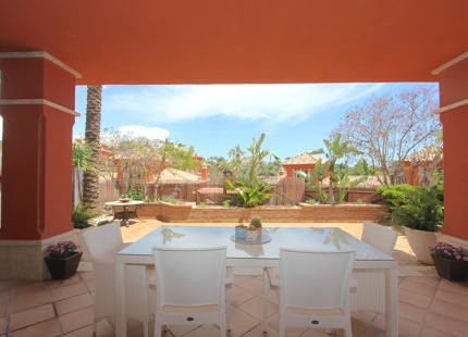 VILLA ADOSADA EN EL CAMPO DE GOLF SANTA CLARA, MARBELLA