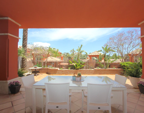 Villa for sale in Santa Clara, Marbella Este