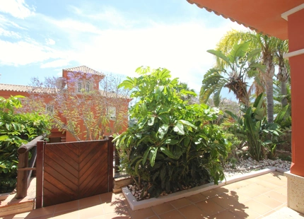 VILLA ADOSADA EN EL CAMPO DE GOLF SANTA CLARA, MARBELLA