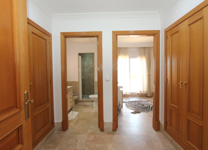 VILLA ADOSADA EN EL CAMPO DE GOLF SANTA CLARA, MARBELLA