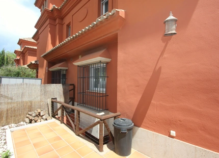 VILLA ADOSADA EN EL CAMPO DE GOLF SANTA CLARA, MARBELLA