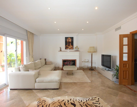 Villa for sale in Santa Clara, Marbella Este