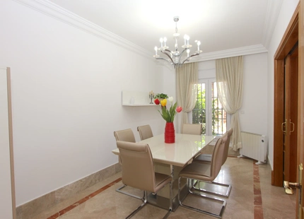 VILLA ADOSADA EN EL CAMPO DE GOLF SANTA CLARA, MARBELLA