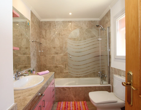 Villa for sale in Santa Clara, Marbella Este