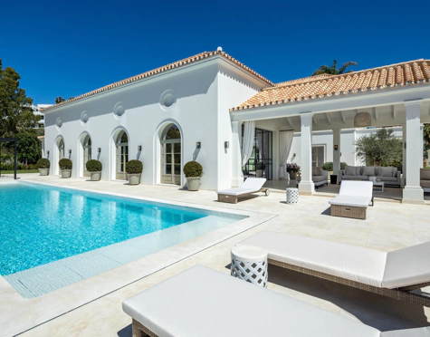 Villa for sale in La Cerquilla, Nueva Andalucia