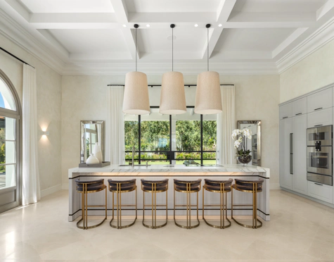 Villa for sale in La Cerquilla, Nueva Andalucia