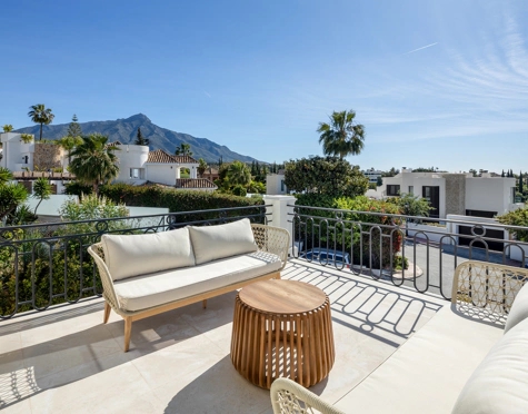 Villa for sale in La Cerquilla, Nueva Andalucia