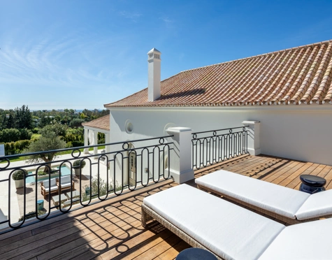 Villa for sale in La Cerquilla, Nueva Andalucia
