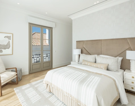 Villa for sale in La Cerquilla, Nueva Andalucia