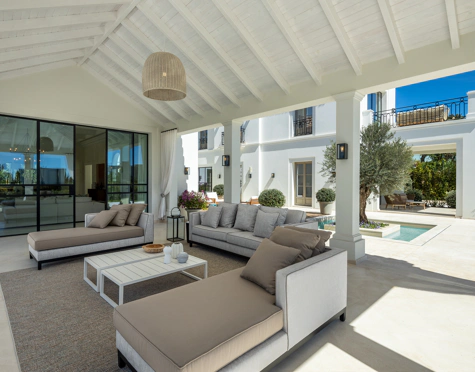 Villa for sale in La Cerquilla, Nueva Andalucia