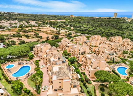 APARTAMENTO EN PLANTA BAJA CERCA DE PLAYAS Y CAMPOS DE GOLF EN VENTA EN MARBELLA ESTE