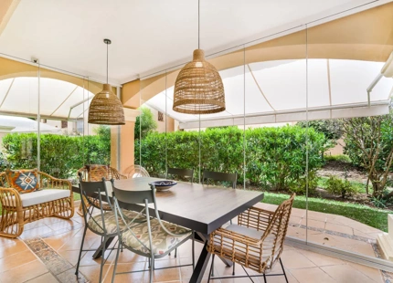APARTAMENTO EN PLANTA BAJA CERCA DE PLAYAS Y CAMPOS DE GOLF EN VENTA EN MARBELLA ESTE
