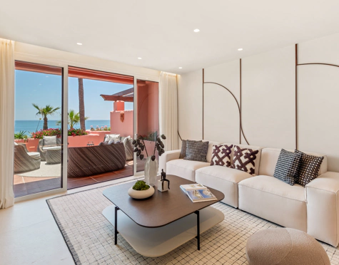 APARTAMENTO RENOVADO EN PRIMERA LÍNEA DE PLAYA EN VENTA EN ESTEPONA
