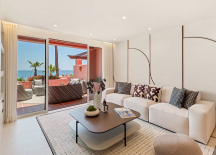 APARTAMENTO RENOVADO EN PRIMERA LÍNEA DE PLAYA EN VENTA EN ESTEPONA