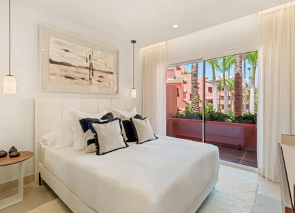 APARTAMENTO RENOVADO EN PRIMERA LÍNEA DE PLAYA EN VENTA EN ESTEPONA