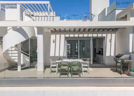 GRAN ÁTICO DÚPLEX EN VENTA EN LA NUEVA MILLA DE ORO, ESTEPONA