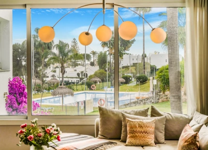 ACOGEDOR ÁTICO DÚPLEX CON VISTAS AL GOLF EN VENTA EN NUEVA ANDALUCÍA
