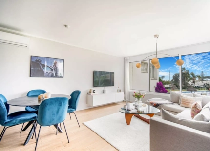 ACOGEDOR ÁTICO DÚPLEX CON VISTAS AL GOLF EN VENTA EN NUEVA ANDALUCÍA