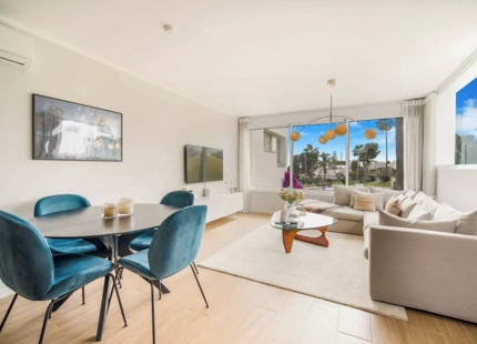ACOGEDOR ÁTICO DÚPLEX CON VISTAS AL GOLF EN VENTA EN NUEVA ANDALUCÍA