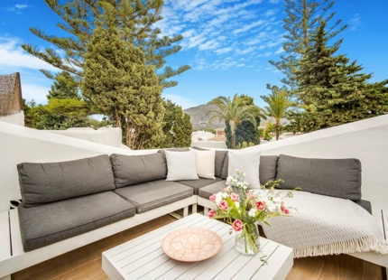 ACOGEDOR ÁTICO DÚPLEX CON VISTAS AL GOLF EN VENTA EN NUEVA ANDALUCÍA