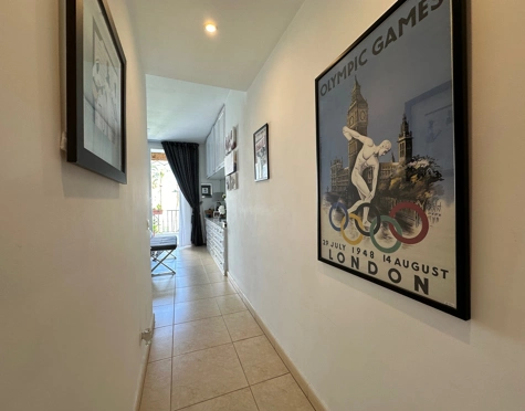 Apartment for sale in Alcazaba Beach, Estepona East