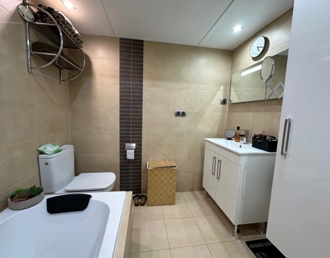 Apartment for sale in Alcazaba Beach, Estepona East